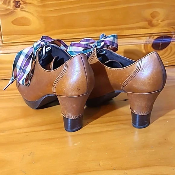 Biviel Victorian Inspired Heeled Leather Booties 🤎 - Picture 5 of 13